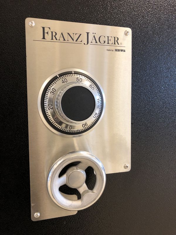 Franz Jäger Sikkerhetsskap 12/24 MAX Excl 2026